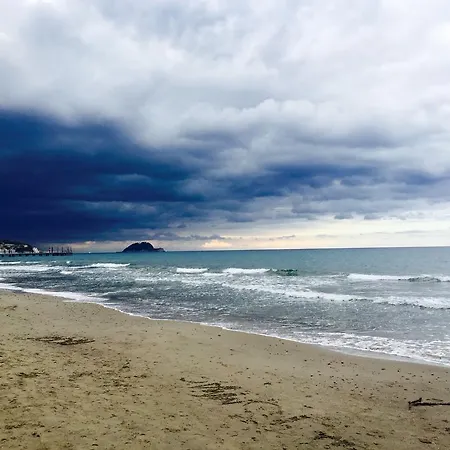 Attico Fronte Mare 公寓 *