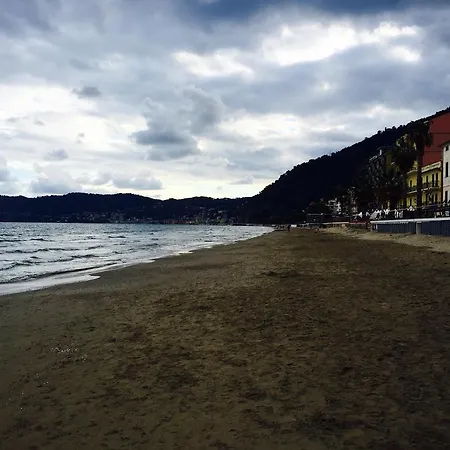 Attico Fronte Mare Apartmán Alassio