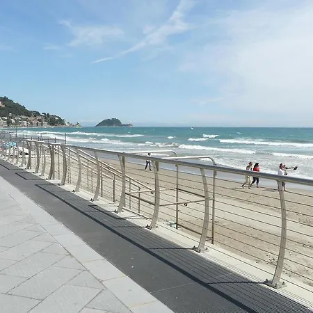 Апартаменти Attico Fronte Mare Алассіо