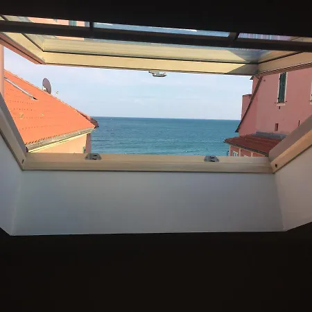 Attico Fronte Mare Διαμέρισμα Αλάσιο